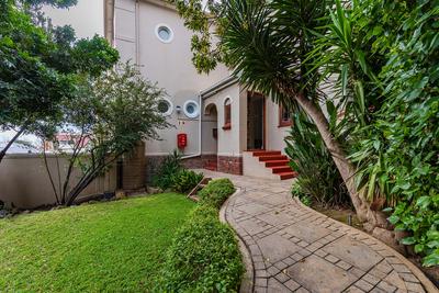 Apartment / Flat For Sale in Sea Point, Cape Town